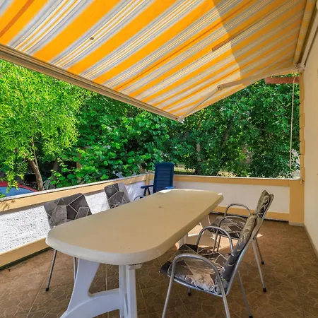 Zorka Apartman Kampor